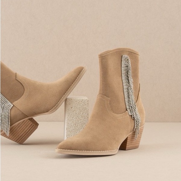 Elegant Tan Suede Ankle Boots with Fringe - Picture 3 of 5